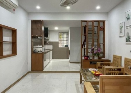 Gia đình nhà giáo cần bán nhà 37m2 phố Lê Hồng Phong đối diện Metro Hà Đông .Giá 3 tỷ.