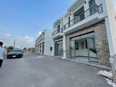 Gấp! Thanh toán 1 tỷ nhận nhà ở ngay! Nhà gần chợ, sổ riêng, lh 0901.2222.83