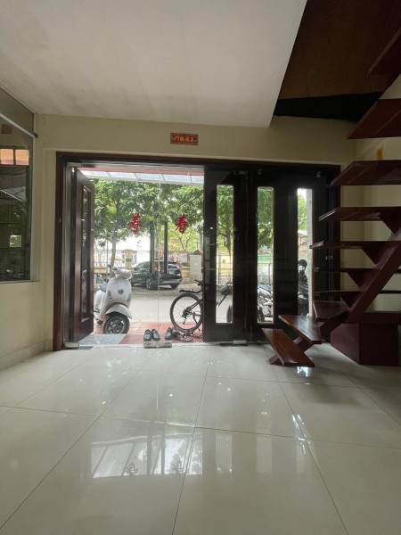 Bán gấp nhà Phùng Khoang, gà đẻ trứng vàng hơn 100m2, giá bán chỉ 15 tỷ
