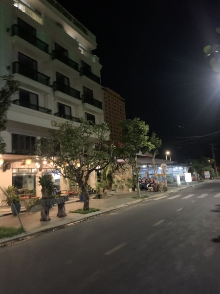 Bán HOTEL cạnh bãi biển Mỹ Khê Đà Nẵng cách bãi biển 90m mặt tiền 30m giá rẻ nhất Thị Trường