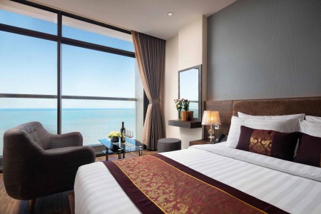 Bán gấp khách sạn tiêu chuẩn 3 sao 50 phòng đường Thùy Vân, phường 2, view biển