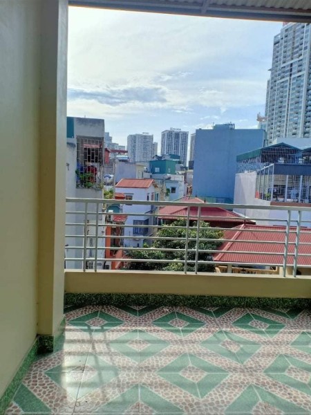 Bán nhà phố Lê Đức Thọ, nhà đẹp ở luôn, diện tích 32m2, 5 tầng đúc, giá 3.25 tỷ, sổ sẵn