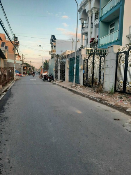 Cần bán gấp nhà gần vincom Biên Hoà, gần trung tâm hành chính công, lhcc 0888196371