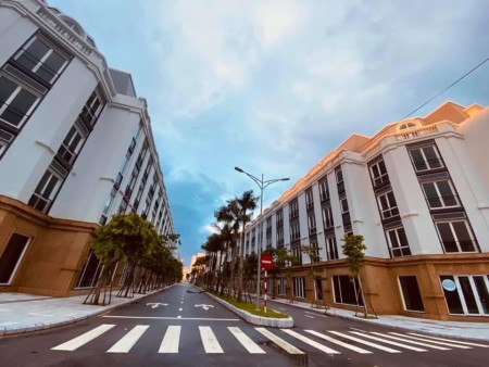 Bán nhanh căn nhà liền kề 5 tầng 2 mặt tiền đường HOA CHÂU - Giá 5,x tỷ