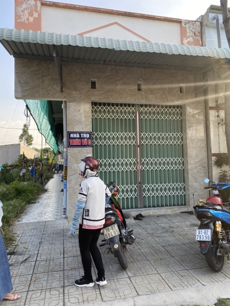 Bán đất đối diện chợ diện tích 400m2 (20x24), kèm theo nhà trọ 14 phòng, giá chỉ 700 triệu