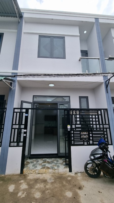 Nhà mới xây 1 trệt 1 lầu ngay ngã 3 Mỹ Hạnh chỉ cần 515tr sở hữu ngay