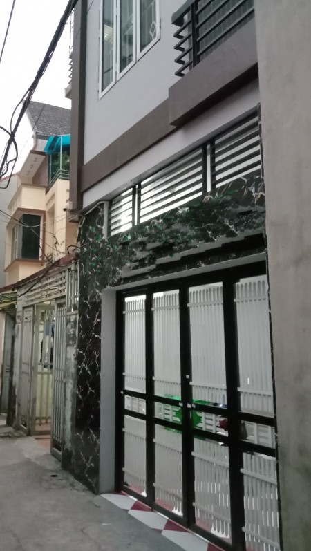 Chính chủ bán nhà mặt phố tại Đường Cầu Giấy, Phường Dịch Vọng diện tích 70m2 giá bán 5 tỷ