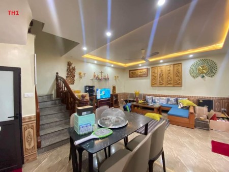 Bán nhà Hoàng Hoa Thám 51m giá 3.9 tỷ hai mặt ngõ tài lộc trước sau gần chợ hoa