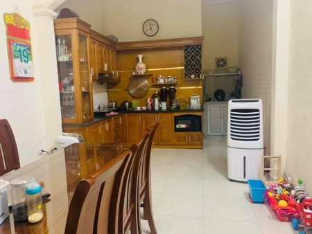 Bán nhà đường Hoàng Mai ô tô đỗ ngõ 56m2, 4 tầng đúc, mt 4.5m, gí 4.5 tỷ, lh 0879250026