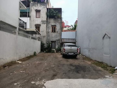 Chính chủ bán đát diện tích 45m2, Quận Long Biên, giá thương lượng, sổ vuông đẹp