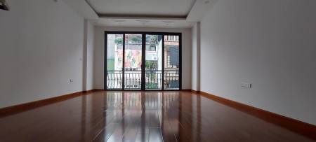 Bán nhà đường Hoàng Hoa Thám Lô Góc 10m ra phố 39M2 4T MT5M Giá 4.3 tỷ