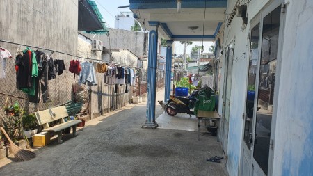 Bán nhà Bà Điểm có 3 kiot cho thuê giá chỉ 3.6 tỷ, khu dân cư đông đúc, hàng xóm văn minh