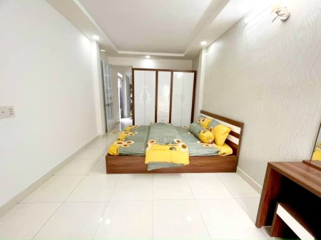 Nhà rộng 55m2 căn ra mặt tiền Hồng Lạc, 4 tầng đúc nở hậu xe hơi đỗ cửa, giá bán chỉ 5.5 tỷ