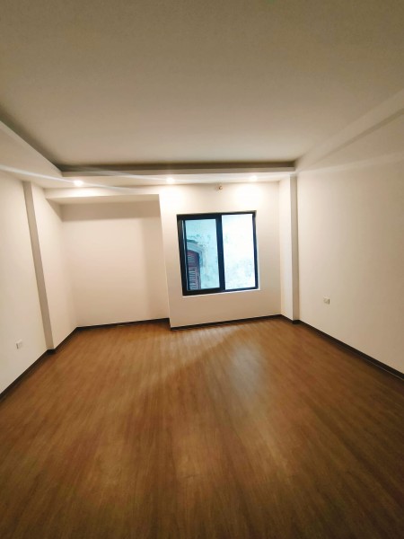 Bán nhà Cổ Nhuế, 30m2, lô góc, kinh doanh thuận tiện nhỉnh 2 tỷ, sổ vuông đẹp sẵn sàng giao dịch
