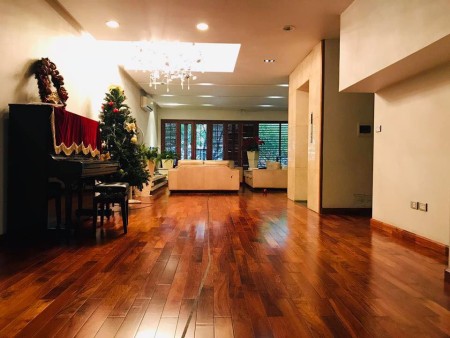 Đi nước ngoài cần bán gấp nhà đẹp, hẻm xe hơi, trung tâm Quận 3, giá bán 8 tỷ sổ sẵn