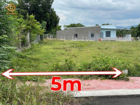 Bán lô đất diện tích 122m2 nằm ở trung tâm Cam Thành Bắc, Cam Lâm, giá đi nhanh, lh 0909.564.110