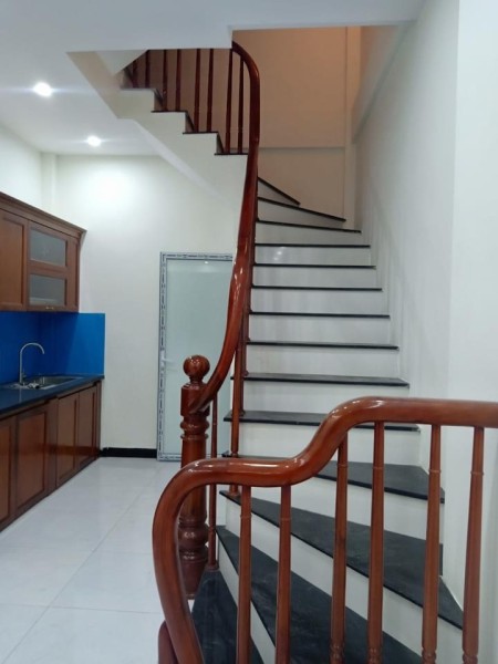 Nhà nguyên căn đẹp ở ngay vị trí đối diện Vinsmart City 4 tầng đúc giá hơn 2 tỷ sổ sẵn