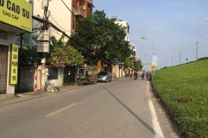 Bán nhà Long Biên dt 52m2, 5 tầng view sông Hồng đường thông 2 ngã xe tải tránh, giá chào 4 tỷ