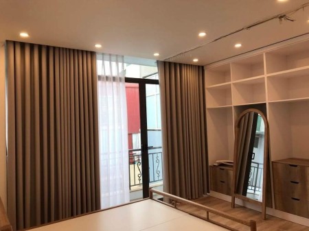 Nhà phố Cầu Giấy, 3 ô tô tránh, Nội thất vip, kinh doanh, gara tầng1, 100m2, 18 tỉ