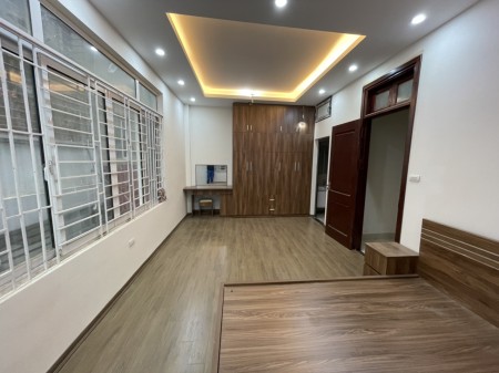 Nhà Căn Góc Phạm Văn Đồng, Bắc Từ Liêm, cách phố 30m dt 38m, 5 tầng giá bán 4.15 Tỷ