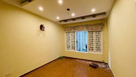 Bán nhà đẹp Lạc Long Quân, ô tô đỗ cửa diện tích sử dụng 35m2 giá bán nhỉnh 4 tỷ
