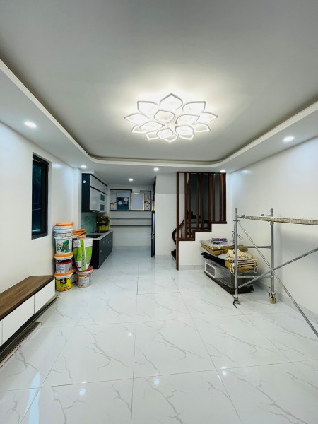 Bán nhà nguyên căn diện tích sử dụng 42m2 5 tầng Phú Diễn 4 tỷ ô tô, KD, 0961265703