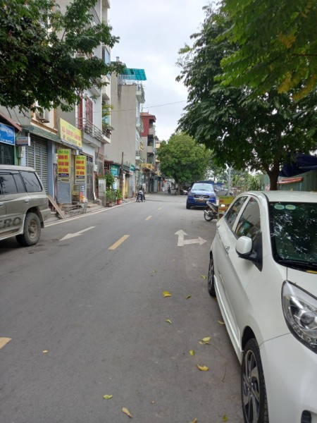 Bán nhà Ngọc Thụy, Long Biên, 60mx4T, 5.8 tỷ, nhà đẹp mặt phố, gara ô tô, gần chợ Ngọc Thụy.