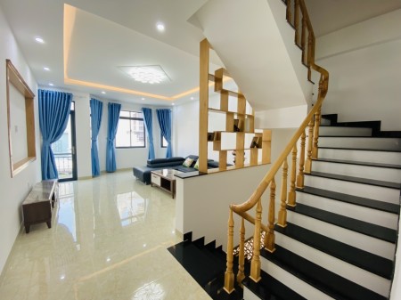 Bán nhà 1 trệt 2 lầu đúc hẻm ô tô Lạc Long Quân, diện tích 70m2 (5x14), giá tốt, sổ đầy đủ