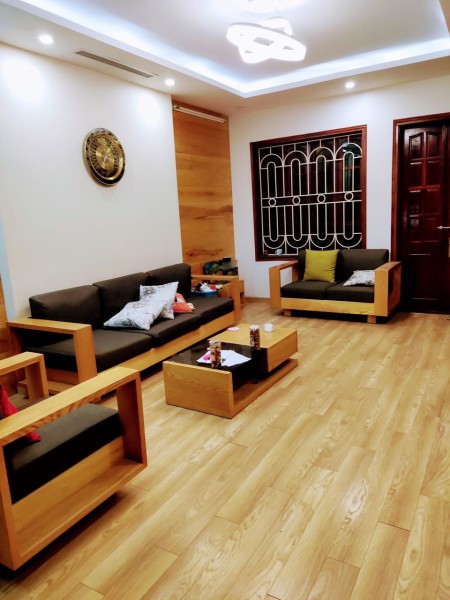 Bán nhà phố Vương Thừa Vũ diện tích 37m2, 4.5 tầng, rộng 4.2m, giá bán 6.2 tỷ, lh 0965941638