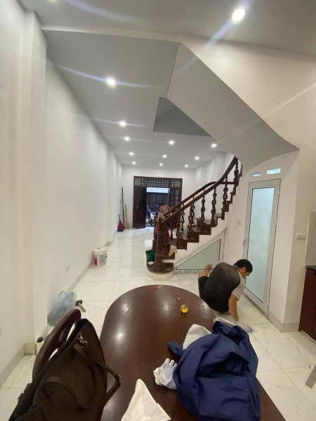 Bán nhà Lĩnh Nam Quận Hoàng Mai.Gần ô tô tránh 30m MT4m 2,45 tỷ.