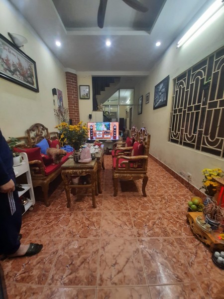Bán nhà đúc 3 tầng kiên cố giá tốt khu vực ô tô đỗ cửa, kinh doanh tốt, sổ đỏ phân lô đẹp