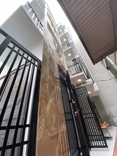 Bán Nhà ngọc thụy có 1 không 2 Đẹp miễn bàn giá 3 tỷ xx( x rất nhỏ nhé).