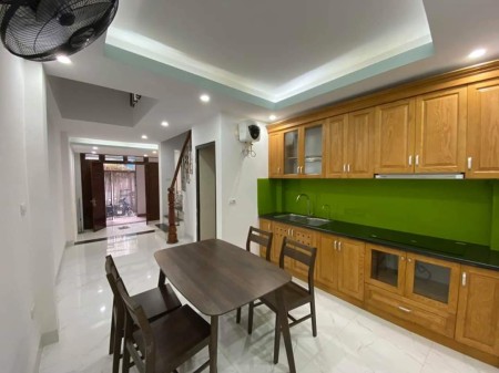Bán nhà Lê Quang Đạo Nam Từ Liêm diện tích sử dụng 32m2 5 tầng đúc, giá bán 2 tỷ 7