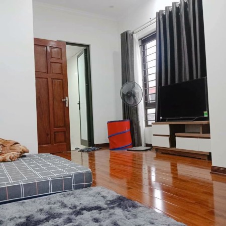 Bán nhà nguyên căn Bồ Đề dân xây diện tích sử dụng 35m2, đúc kiên cố 5 tầng, giá bán 3 tỷ