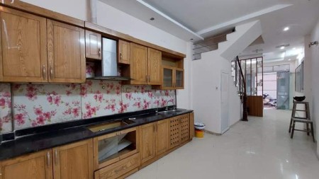 Cần bán gấp căn hộ 5 tầng ở khu vực Trung Kính, giá chỉ nhỉnh 4 tỷ pháp lý chính chủ