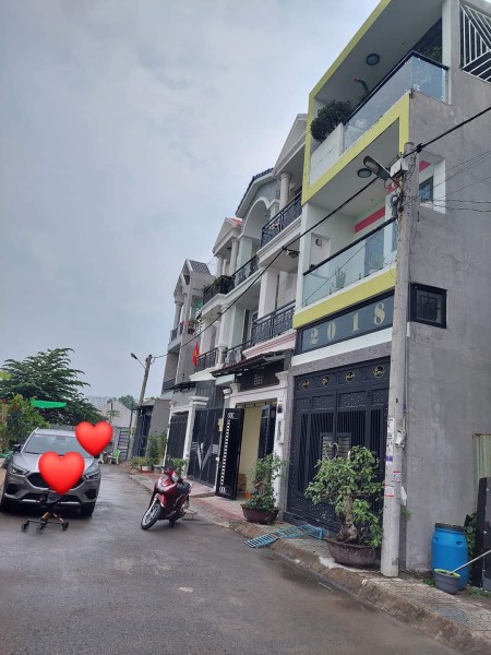 Nhà nhĩnh hơn 5 tỷ đã hoàn công xe hơi tận cửa đẹp vào ở ngay, 65m đất 3 tầng