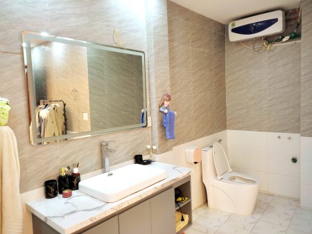 Trần Cung cận phố, nhà sang, ở sướng, kinh doanh tốt gara ô tô giá thương lượng