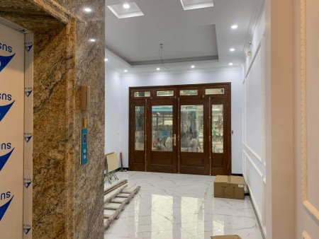 Bán nhà Giải Phóng, vỉa hè, ô tô, kinh doanh, thang máy diện tích 60m2, giá 17 tỷ Hoàng Mai