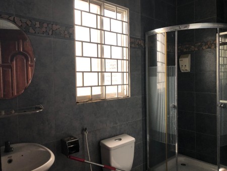 Bán nhà nguyên căn đẹp Móng Chắc dt 200m2, ra biển kinh doanh cực tốt vị trí đắc địa