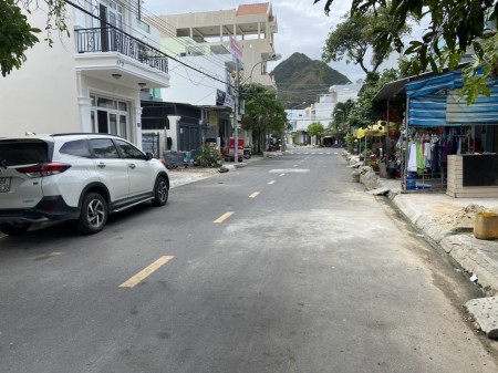 Cần bán lô đất tặng nhà cấp 4 mặt đường Bùi Huy Bích khu TDC Hòn Sện- Vĩnh Hòa- Nha Trang