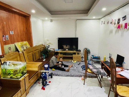 Bán nhà nguyên căn phố Quan Nhân diện tích 45m2, 5 tầng đúc, giá 6 tỷ, ô tô quay đồ, tiện ích đủ