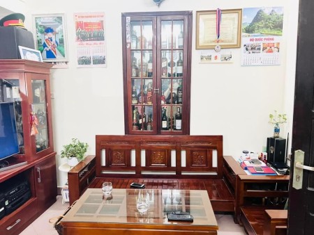 Bán nhà nguyên căn chính chủ phố Hoàng Ngân, diện tích 32m2, 5 tầng rộng 5m, giá 3.9 tỷ