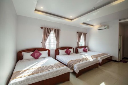 Bán gấp khách sạn 20 phòng đường La Văn Cầu. P. Thắng Tam. Hướng Đông Bắc giá tốt
