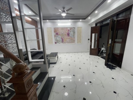 Nhà Đẹp Phố Võng Thị, Trích Sài, Quận Tây Hồ diện tích sử dụng 35m đúc 5 tầng giá 4.5 tỷ