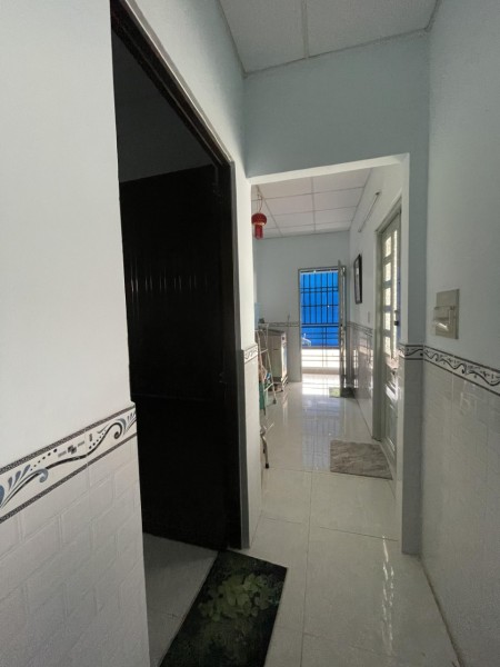 Nhà nằm 2 mặt hẻm sạch sẽ, thoáng mát, 2 lầu, 3 phòng ngủ, 3 toilet lh 0937760070