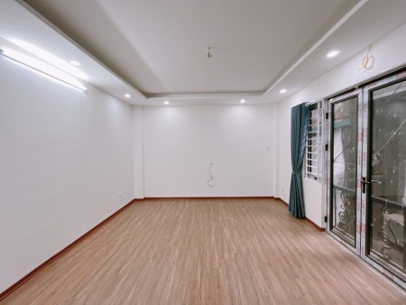 Bán nhà 5 tầng mới Bạch Mai Quận Hai Bà Trưng, giá bán chỉ 4,5 tỷ diện tích 40m2, sổ sẵn