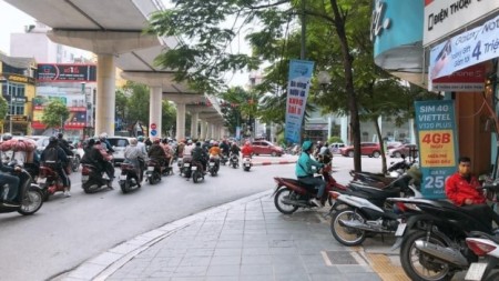 Nhà phố Cầu Giấy 7 tầng thang máy, thông dàn mặt vòng xoay kinh doanh sầm uất