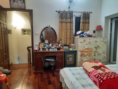 Nhà Tôn Đức Thắng 3 thoáng diện tích sử dụng 40m2 4 tầng, giá 3.2 tỷ sổ đỏ chính chủ