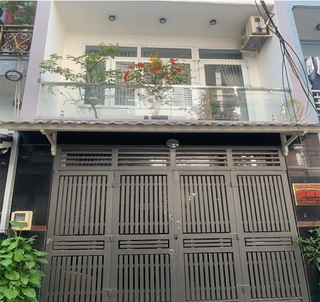 Bán nhà đường 51 Gò Vấp, 3 tầng vuông vức, 4x13.2m , xe hơi vào trong, khu nhà đẹp, chỉ nhỉnh 6 tỷ.