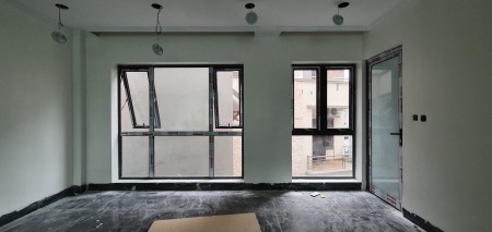 Cho thuê văn phòng rộng rãi thoáng mát, tiện nghi cao cấp tại Long Biên, Hà Nội, S=125m2